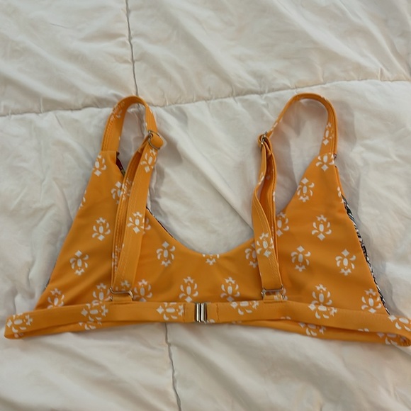 Bikini - Picture 4 of 5